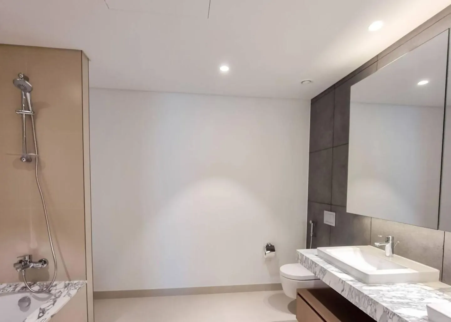 Like Home - 5805 Contemporary 3-Bhk With Subtle Creek Views At The Grand Dubai Lägenhet